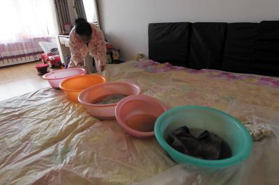 襄垣楼上漏水，住户失联，小区没物管，业主维权难！律师来支招……